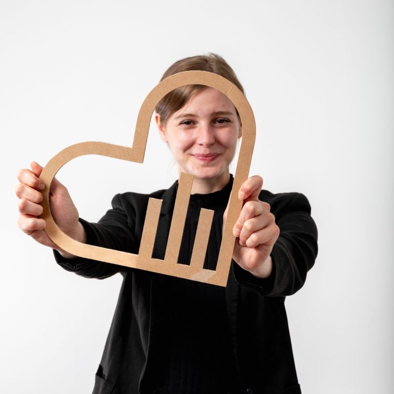 Bild von lea Woltiri mit Bringsl Herz Logo - das für die Gastronomie schlägt